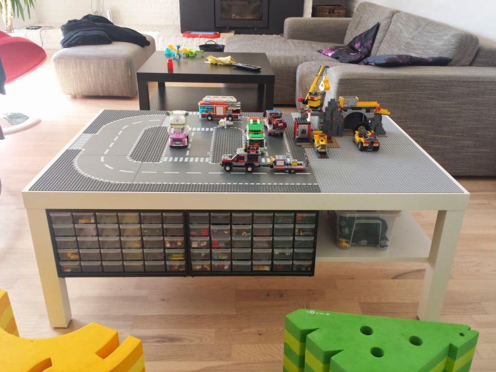 Mesa LEGO con almacenamiento bajo-mesa